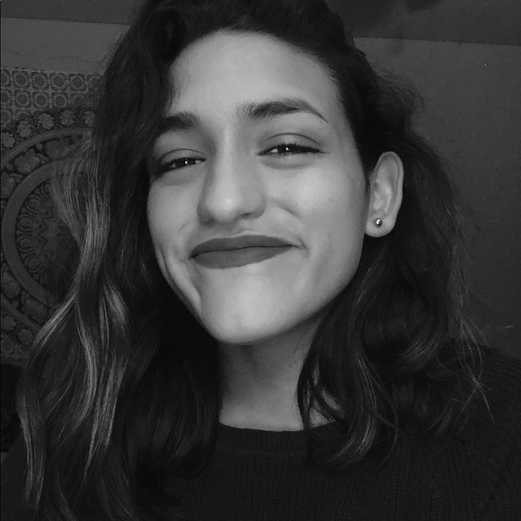 Meet your Posher, Olivia - Picture 1 of 1